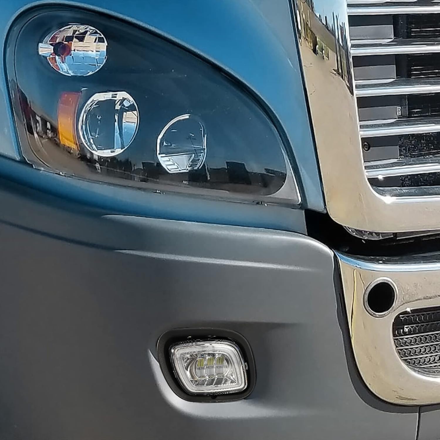 Pair Fog Lights with LED Halo Ring Clear Lens White Light 12V H122174
