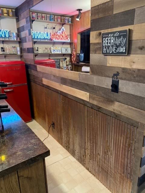 Rustic Corrugated Metal Wainscoting (Rusted - 10 Foot Roll) S5906