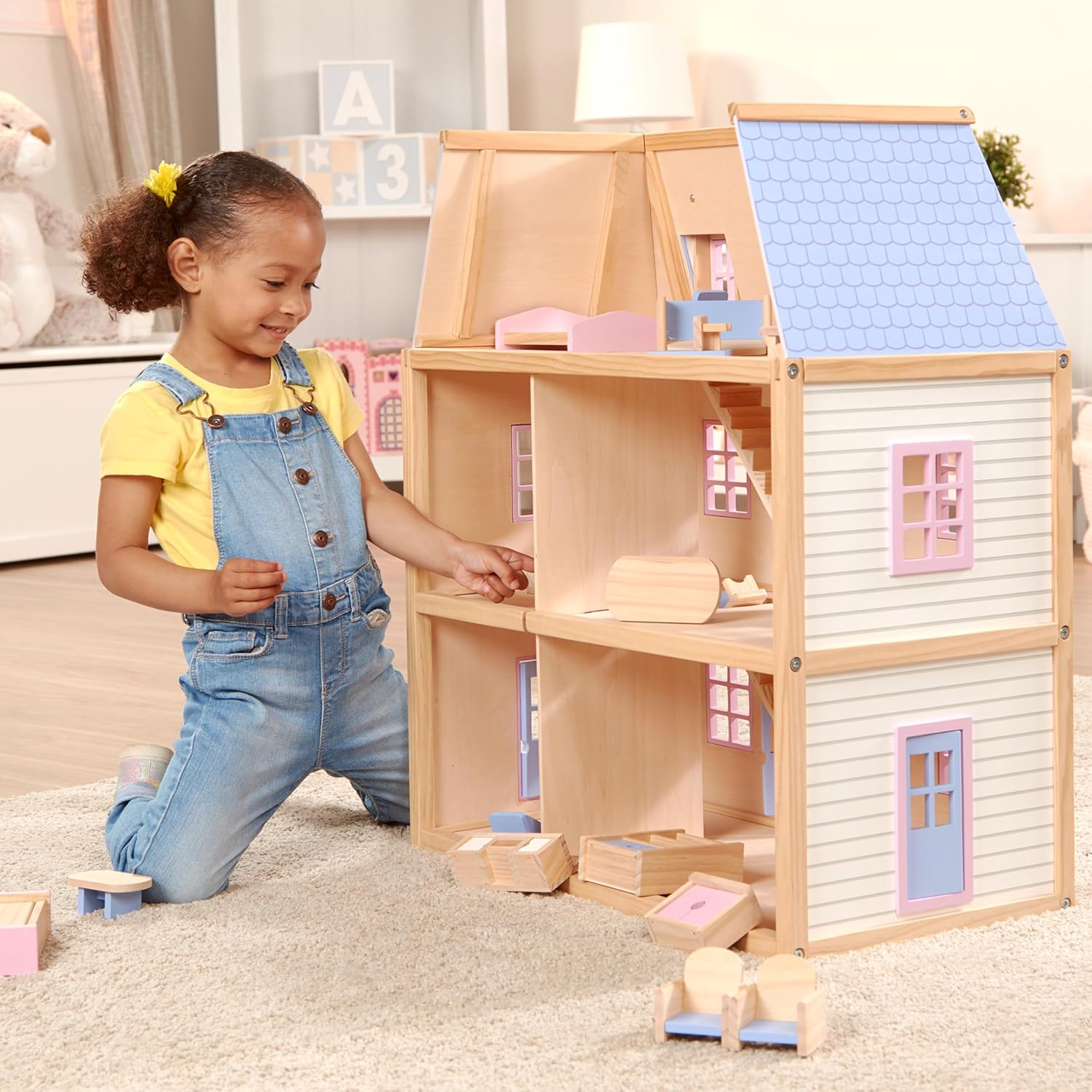 White 19 pcs Wooden Dollhouse P780