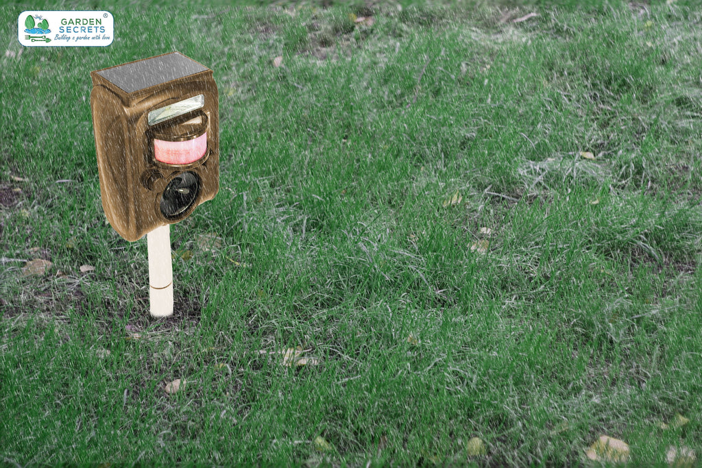 Compact Solar Ultrasonic Animal Repellent S6045