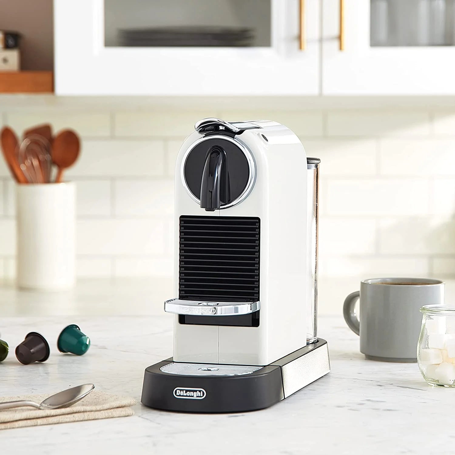 Black Coffee and Espresso Machine with Milk Frother B673